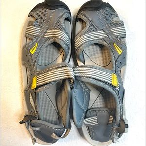 NWOT Men’s Gomnear Closed Toe Grey Sandals - 14